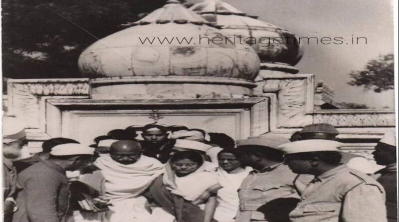 Mahatma Gandhi visited Dargah of Qutubbudin Bakhtiyar Kaki, Mehrauli, Delhi amidst the communal riots on 27th January, 1948.